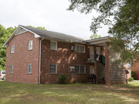 Colonial Estates in Winston-Salem, NC - Foto de edificio - Building Photo