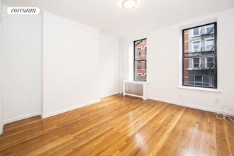 361 W 51st St in New York, NY - Building Photo - Building Photo