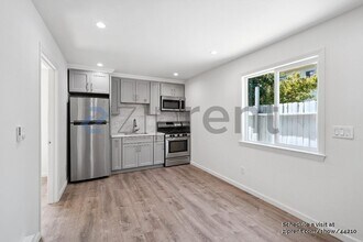 1564 Bridge Ave in Oakland, CA - Building Photo - Building Photo
