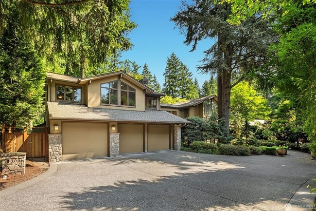 8300 SE 82nd St in Mercer Island, WA - Building Photo - Building Photo