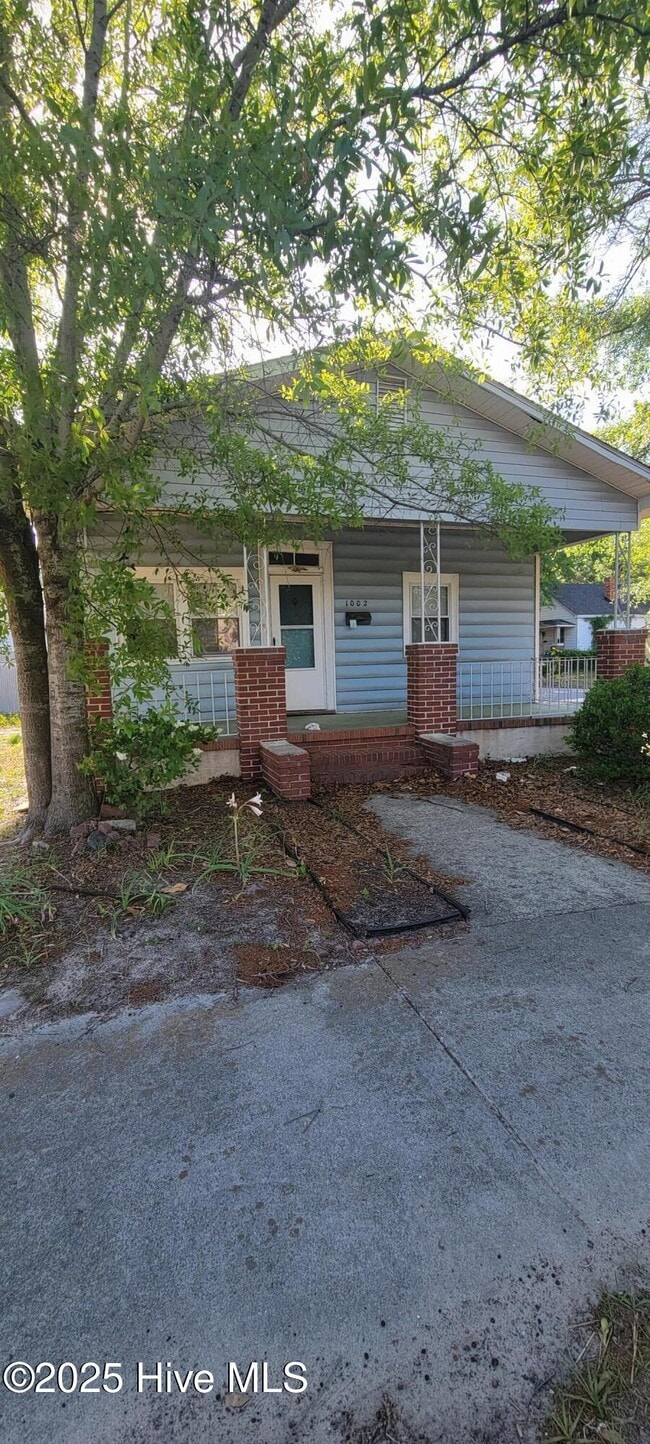 property at 1002 S 7th St