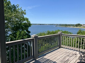 240 Narragansett Ave in East Providence, RI - Building Photo