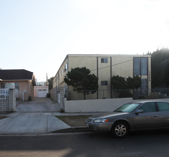 1308 Alexandria Ave in Los Angeles, CA - Foto de edificio - Building Photo