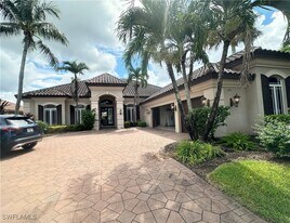 8411 Mallow Ln in Naples, FL - Building Photo