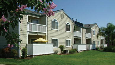 Parkside Apartments in Sacramento, CA - Building Photo - Building Photo