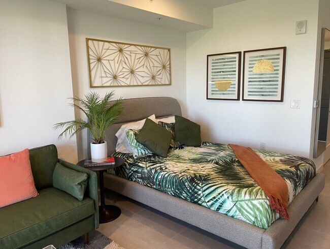 2240 28th St, Unit 8G in Santa Monica, CA - Building Photo - Building Photo