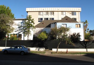 9221 Whitworth Dr in Beverly Hills, CA - Building Photo - Building Photo