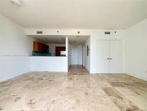 1060 Brickell Ave, Unit #3309 in Miami, FL - Building Photo - Building Photo