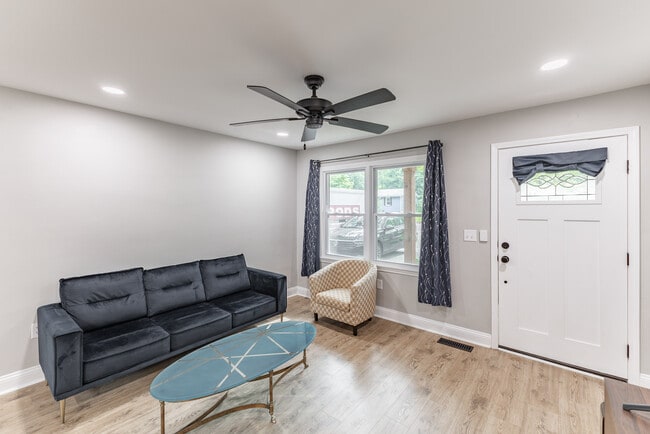 2409 Halmac Dr NW in Huntsville, AL - Building Photo - Building Photo