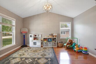 2004 Scottsdale Dr in Champaign, IL - Building Photo - Building Photo