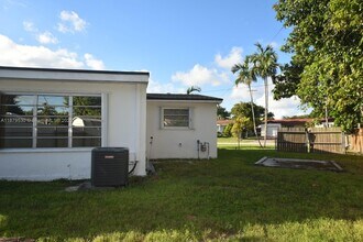 18601 SW 97th Ct in Cutler Bay, FL - Building Photo - Building Photo