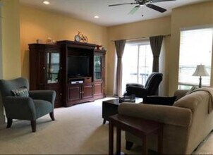 8482 Putnam Ct in Breinigsville, PA - Foto de edificio - Building Photo