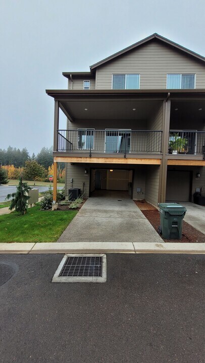 7065 NW Bountiful Terrace in Portland, OR - Building Photo