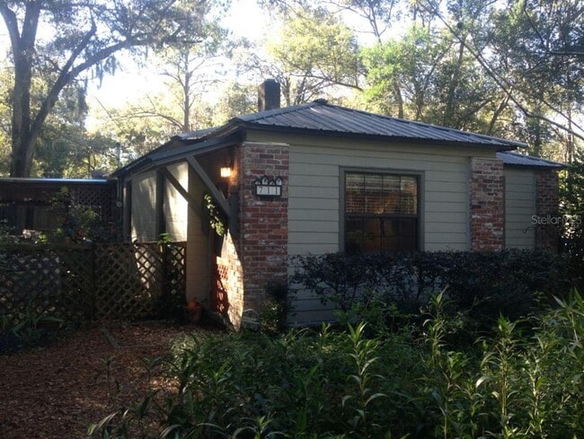 711 NW 34th Pl in Gainesville, FL - Building Photo - Building Photo