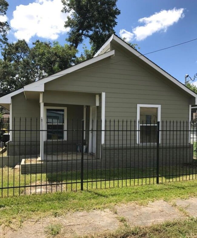 2704 Campbell St in Houston, TX - Building Photo - Building Photo