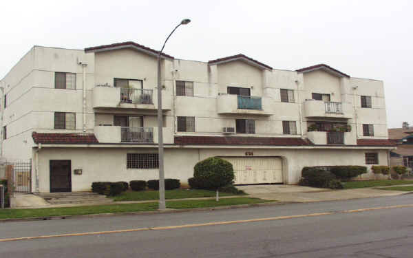 4734 Oakwood Ave in Los Angeles, CA - Building Photo