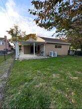 7225 E Prairie Rd in Lincolnwood, IL - Building Photo - Building Photo