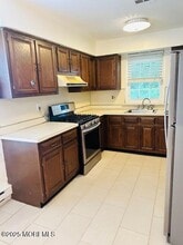 8 Brenner Ct in Brick, NJ - Building Photo - Building Photo