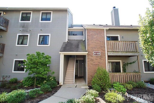 property at 818 Ravens Crest Dr