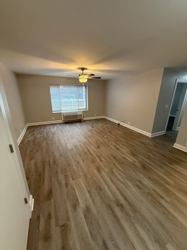 property at 744 W Gordon Terrace