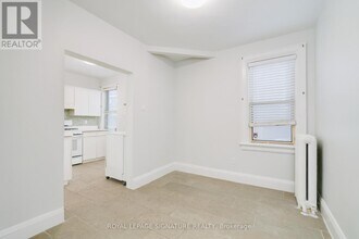 27 Hillsboro Ave in Toronto, ON - Building Photo - Building Photo