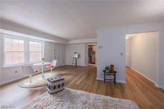 19436 Van Aken Blvd, Unit 105 in Shaker Heights, OH - Building Photo - Building Photo