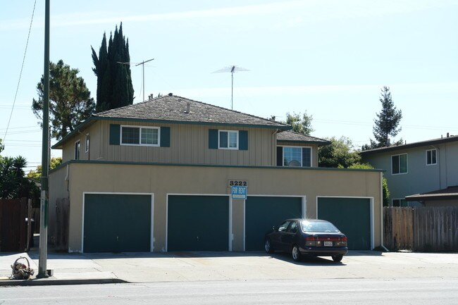 3222 Moorpark Ave in San Jose, CA - Foto de edificio - Building Photo