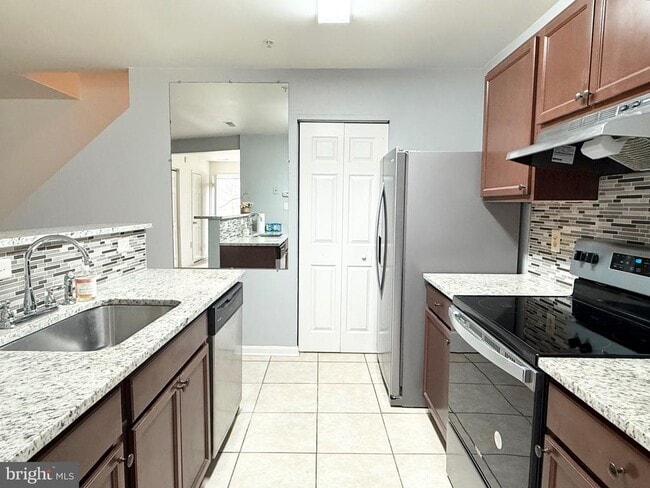 10128 Reprise Dr in Rockville, MD - Foto de edificio - Building Photo