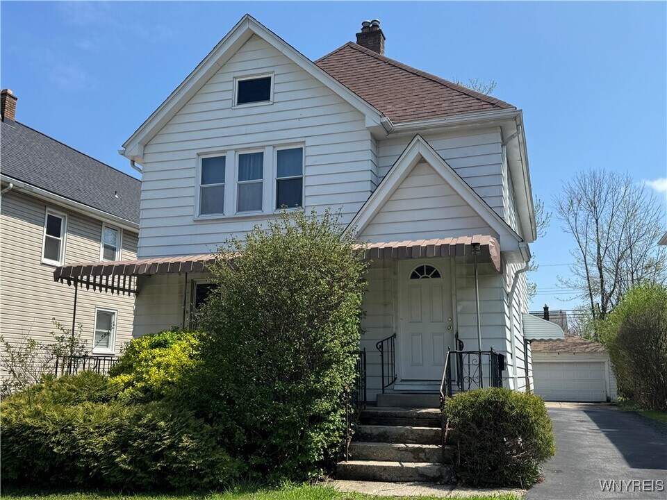 141 Hawthorne Ave in Buffalo, NY - Building Photo