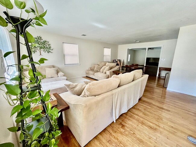 property at 756 Boxwood Dr