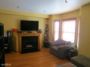 1966 W Diversey Pkwy-Unit -Apt 2 in Chicago, IL - Building Photo - Building Photo