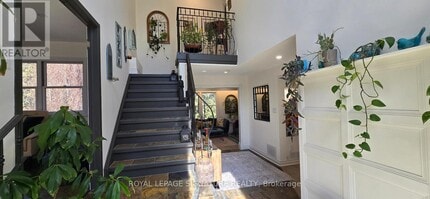 105 Ashton Rd in Newmarket, ON - Building Photo - Building Photo