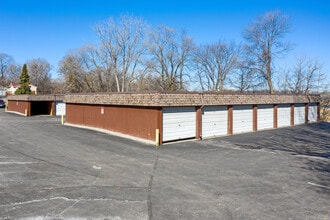 Belgrove Apartments in Minnetonka, MN - Foto de edificio - Building Photo