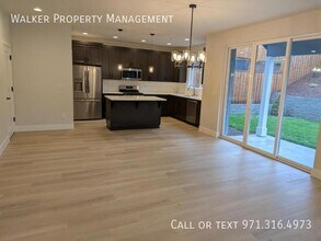 1000 E Rork Ct in Newberg, OR - Building Photo - Building Photo