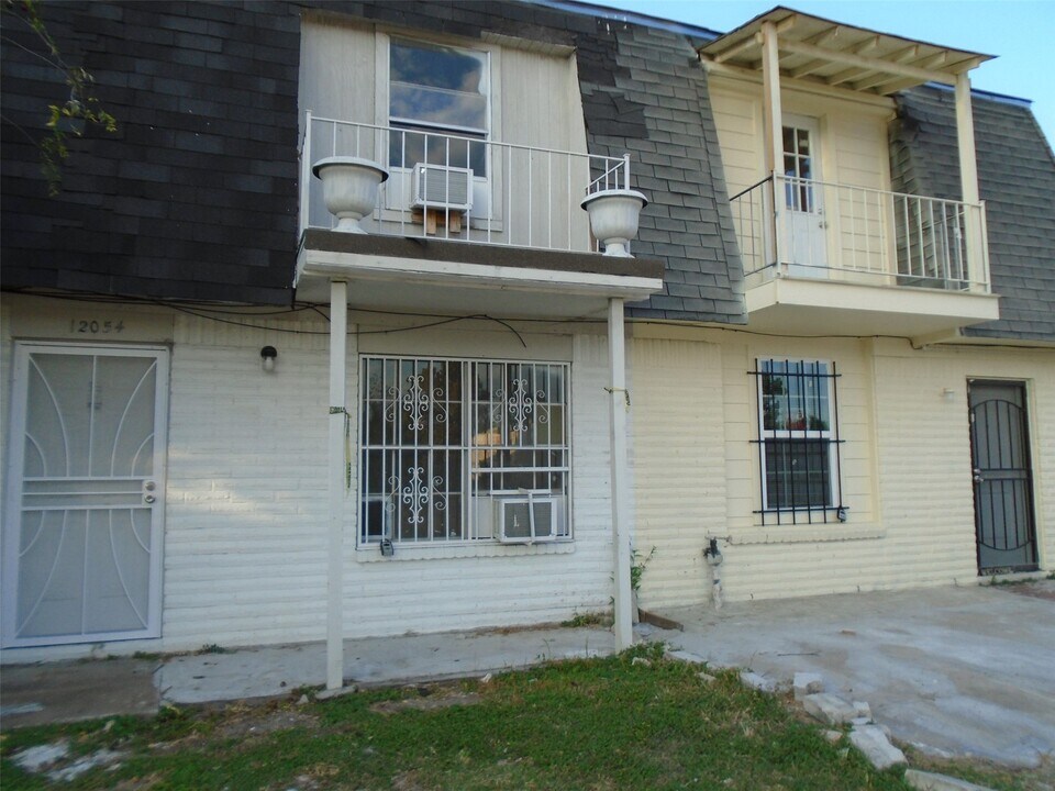 12054 Beechnut St in Houston, TX - Building Photo