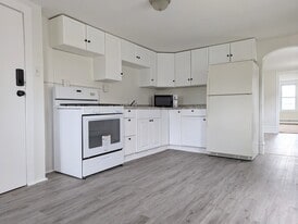 171 E Ridge st, Unit Apt B in Nanticoke, PA - Building Photo