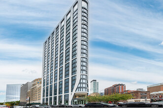 The Nova in Long Island City, NY - Foto de edificio - Building Photo