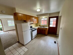 2515 Oakwood Dr in Cuyahoga Falls, OH - Building Photo - Building Photo
