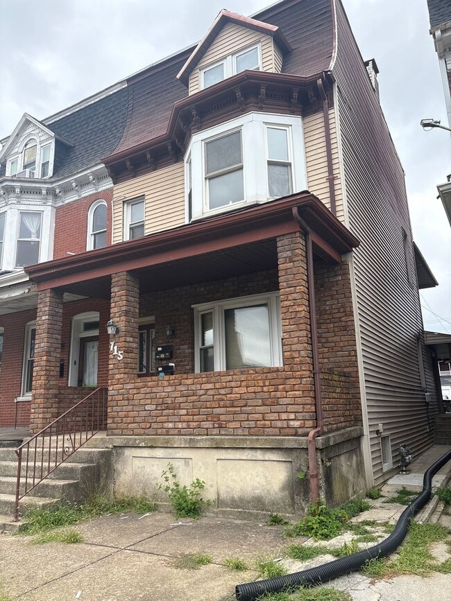 property at 715 Pennsylvania Ave