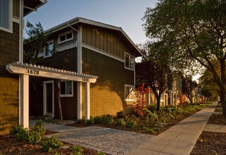 Hillsdale Townhouses in San Jose, CA - Building Photo - Building Photo