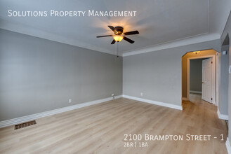 2100 Brampton St in Hamilton, ON - Building Photo - Building Photo