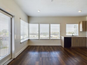 Hart Apartments in Clearfield, UT - Foto de edificio - Building Photo