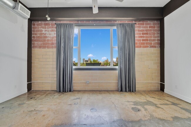 831 S Flores St in San Antonio, TX - Building Photo - Building Photo