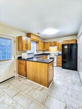409 Cherry St-Unit -a in Fuquay Varina, NC - Building Photo - Building Photo