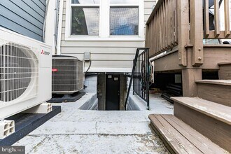 8 Grant Cir NW in Washington, DC - Building Photo - Building Photo