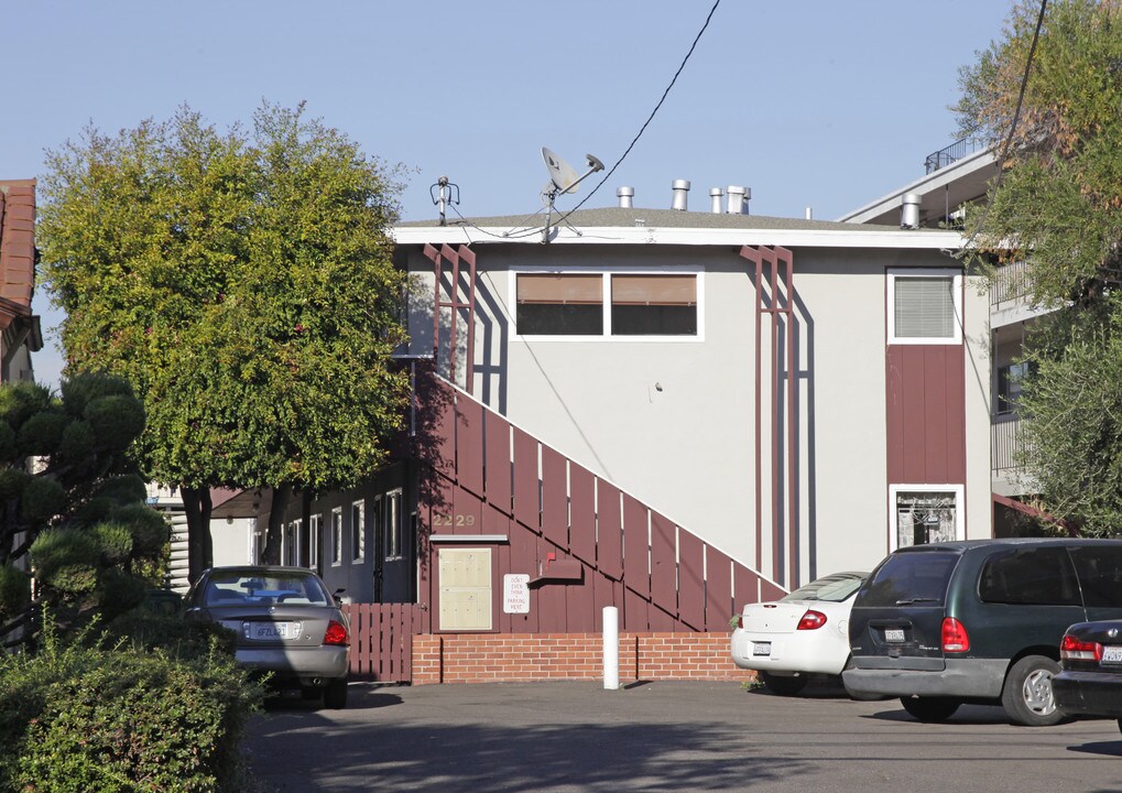 2229 Central Ave in Alameda, CA - Foto de edificio
