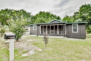 5711 Flint Dr in Granbury, TX - Building Photo