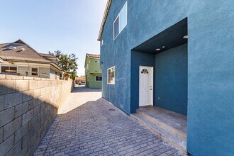 2833 E 6th St in Los Angeles, CA - Building Photo - Building Photo