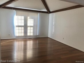 37147 Evergreen Dr in Sterling Heights, MI - Building Photo - Building Photo
