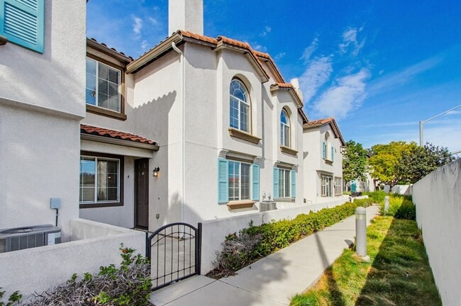 275 Reef Point Way in Oceanside, CA - Building Photo - Building Photo